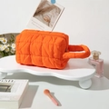 Schicke orangefarbene gesteppte Kosmetiktasche mit Tragegriff und Reißverschluss - Orange