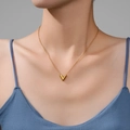 Elegante collana da donna in acciaio inossidabile placcato oro 18K con ciondolo a V - V a Strato Singolo