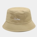 Détail de la broderie Forever blanche sur le chapeau bob en sergé de coton kaki - Kaki