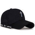 Gorra de béisbol negra de algodón con bordado de cruz blanca y cintas largas decorativas - Negro