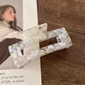 Rechthoekige haarklem van acetaat met marmertextuur en gouden stipdetails - 10cm / Haze Grijs