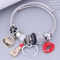Pulsera de plata con dijes de lápiz labial rojo, corazón y bolso de mano negro - Estilo 3-Conjunto de Lápiz Labial Labios Rojos Bolso Negro