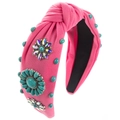 Detail van roze stoffen hoofdband met turquoise kralen en bloemvormige edelstenen - Turkoois Rozerood