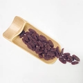 Uvetta artificiale realistica in vassoio di bambù per oggetti di scena alimentari - Uvetta rossa (500g)