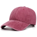 Detalle de gorra de béisbol de algodón granate lavado con textura vintage y visera curva - Ajustable / Burdeos