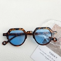 Retro kleine runde Sonnenbrille mit Schildpatt-Rahmen und transparenten blauen Gläsern - Schildpatt Blau