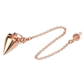Massives Pendel aus Metall in Roségold mit kegelförmigem Anhänger und verzierter Kette - Stil 18