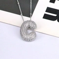 Silberne Kette mit Buchstaben-C-Anhänger und Zirkonia-Besatz für Damen - Buchstabe C