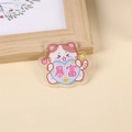 Pin de gato animado de acrílico con texto Baofu sosteniendo un corazón azul suave - Gato para hacerse rico