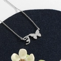 Collana in acciaio inossidabile argento con ciondolo farfalla e lettera J iniziale unisex - Farfalla Lettera T / Argento T