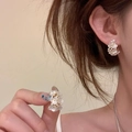 Eleganti orecchini a fiore di perle a forma di C con ago in argento per un look chic - Stile a grappolo di fiori a forma di C / Oro-Bianco