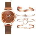 Dettaglio dell'orologio in oro rosa con cinturino a maglia e set di bracciali - Marrone + Set Bracciale