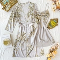 Conjunto de pijama de satén gris plateado con bata larga y camisón de estampado floral - S / Cereza Gris