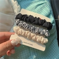 3-pack floral and solid fabric scrunchies in black, houndstooth, and beige colors - 3 Pieces (TZ) / Black Series