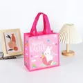 Sac cadeau de Pâques rose en intissé avec imprimés lapins blancs et œufs festifs - XH26-Vertical