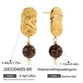 Détail de boucles d'oreilles en résine léopard avec disques martelés en acier inoxydable - Style Plaque Or Irrégulière Perle Léopard (JDE0304009-BR)