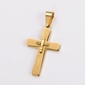 Dettaglio macro del ciondolo a croce dorata con inciso il testo del Padre Nostro - Senza Catena / Piccolo (34.6mm x 22mm) / Oro