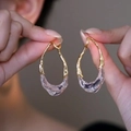 Minimalistische 18k vergoldete Harz-Ohrringe im Wassertropfen-Design mit Fluid-Optik - Wassertropfen-Stromlinien / Gold Gespleißtes Transparent