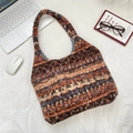 Borsa tote etnica in peluche con strisce marroni e arancioni e texture morbida - Strisce Arancio Blu