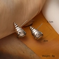 Orecchini a perno a spirale in argento con design a conchiglia e misure dettagliate - Medio (2.1x2cm) / Argento (44727)