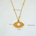 Dettaglio della collana Evil Eye con lunghezza catena 41+5cm e peso di 4,3g - Giada Bianca