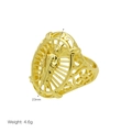 Detailansicht eines zweifarbigen religiösen Herzrings mit 23mm Motiv und Gravur - Einstellbar Offen / Gold Jungfrau Maria Strahlenmuster (DR250711-B)