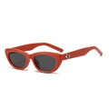 Occhiali da sole rossi rétro cat-eye con montatura quadrata e dettagli a stella argento - Montatura Rosso Arancio Solido Lenti Grigio Nero