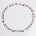 Detalle de la cadena de eslabones cubanos de acero inoxidable plateado con textura densa - 11mm / Collar Color Plata 60cm