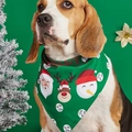 Bandana natalizia verde per cani con Babbo Natale e renne su un modello di beagle - Stile Cartone Animato Verde Scuro