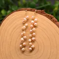 Boucles d'oreilles faites main avec perles d'eau douce champagne et franges dorées 18k - Long pompon / Perle rose naturelle