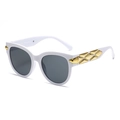 Retro-Oval-Sonnenbrille mit weißem Rahmen, grauen Gläsern und goldenem Dreieck - Weißer Rahmen Dunkelgraue Gläser
