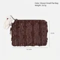 Estuche marrón con diseño floral, colgante de oso blanco y cremallera de metal - Marrón