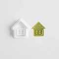White house-shaped 3D cookie cutter with a green gingerbread house cookie - E0858-House