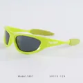 Occhiali da sole sportivi Y2K giallo fluo con lenti grigie e dettagli a strisce bianche - Montatura Verde Lenti Grigie