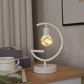 Lampada da tavolo a mezzaluna bianca in ferro con luci LED a filo di rame calde - Lampada da tavolo a forma di G bianca / Luce calda-Tipo a batteria