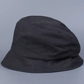 Detalle de las costuras en el borde de un sombrero de pescador de algodón negro - M (56-58cm) / Negro