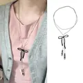 Dettaglio della collana con pendente a scarpetta da ballo, fiocco nero e catena lunga - Stile Fiocco Scarpe da Ballo Argento (3#)