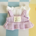 Puppenkleidungsset mit weißem Shirt und lila Strick-Latzkleid für 17cm große Plüschfiguren - Passend für 17cm Puppe / Weißes T-Shirt + Latzrock-Set / Weiß/Lila