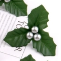 Hojas de acebo artificiales con perlas plateadas para manualidades de Navidad y DIY - Púa de Baya Plateada y Hoja Verde de 7cm