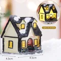 Leuchtendes Weihnachtshaus Miniatur C-1615 in Gelb mit LED-Dekoration für Innen - Stil C