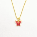 Gros plan du pendentif papillon doré avec des zircons rouges sertis avec élégance - Collier Avec Pendentif / Rouge