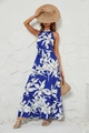 Dettaglio vestito lungo blu a fiori con scollo all'americana e cintura in vita - S / Floreale Blu