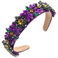 Détail du serre-tête baroque en satin violet avec motifs floraux en cristaux colorés - Strass Marquise Multicolore Satiné (FG1181-Violet Vert Jaune)