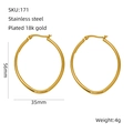 Dettaglio orecchini ovali placcati oro 18k con dimensioni 56mm x 35mm e peso di 4g - Stile Ovale Piccolo (ZE171G-01)