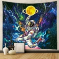 Künstlerischer Wandteppich zeigt Astronauten beim Dunking vor buntem Nebelhintergrund - 73X95CM / Astronaut Dunk (ZJ1201-6)