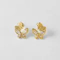 Détail de boucles d'oreilles papillon dorées serties de cristaux taille marquise - Style Papillon en Zircone