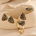 Elegante set di gioielli in oro e smalto nero con orecchini a motivo zebrato - Nero