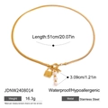 Collana a catena serpente dorata in acciaio inox con perla, lucchetto e lettera A - Collana di Perle con Lucchetto a Catena a Serpente (JDNW2408014)