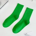 Vibrant emerald green crew socks in ribbed cotton blend fabric with high elasticity - One Size / Grass Green