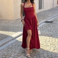 Elegante abito lungo bordeaux con scollo all'americana e spacco alto per donna stile street - S / Borgogna